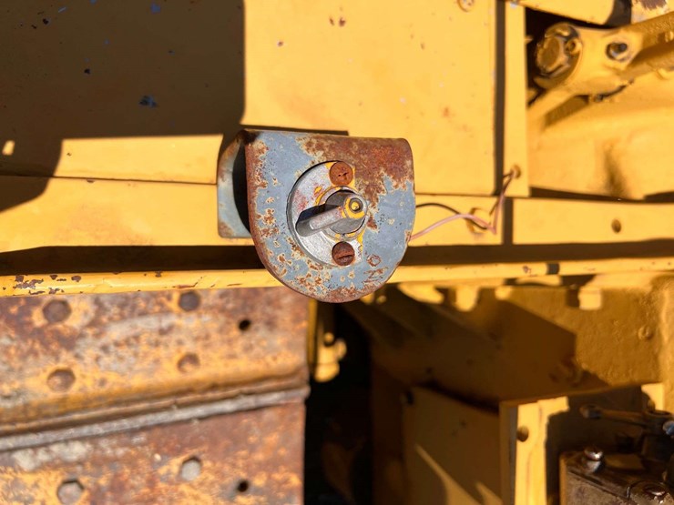 caterpillar-thirty-image-32