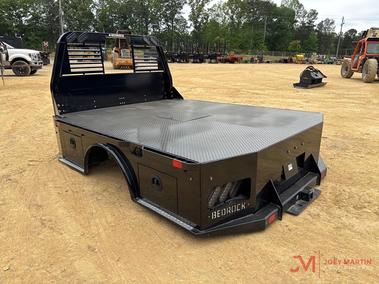 bedrock-8g-9-skirted-flat-bed-image-3