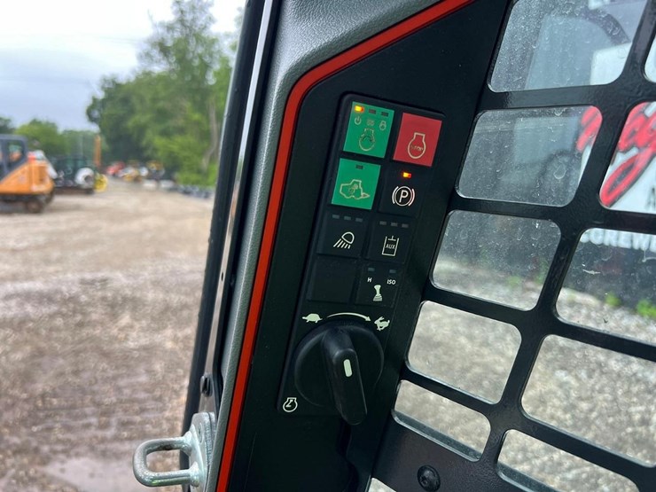 2024-bobcat-s76-image-25