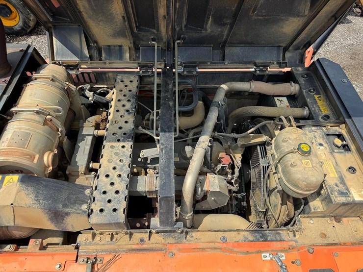 2015-hitachi-zx350lc-6n-image-21