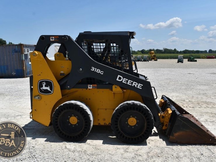 2021-deere-318g-image-16