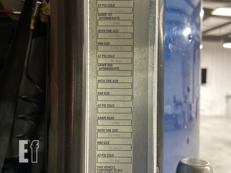 2011-kenworth-t660-image-38