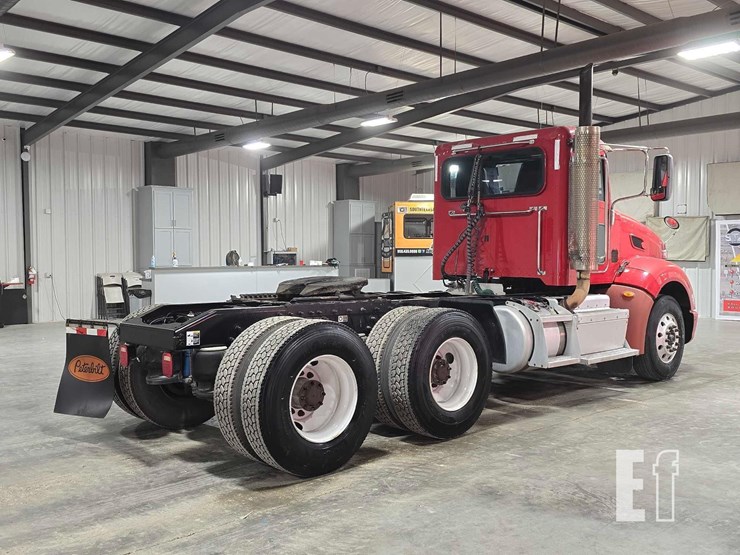 2013-peterbilt-386-image-3