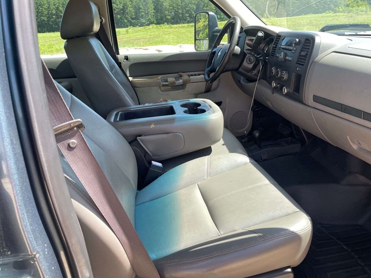 2013-chevrolet-silverado-3500-image-18
