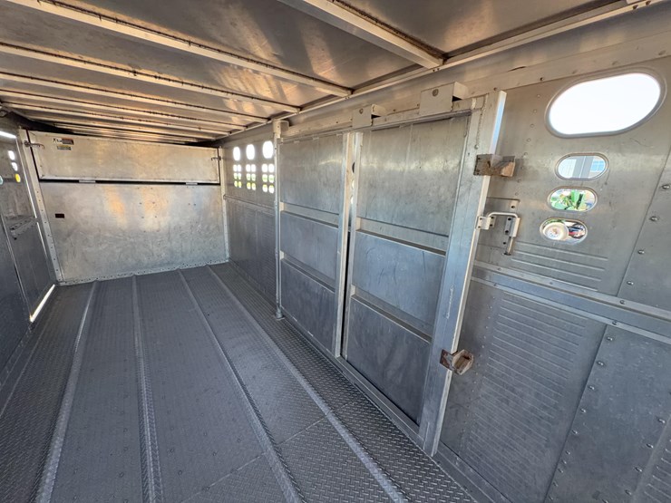 2009-wilson-livestock-trailer-image-22