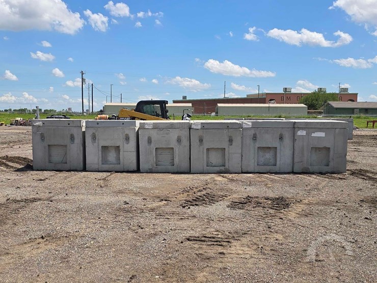 qty.-(6)-precast-concrete-utility-vaults-image-1