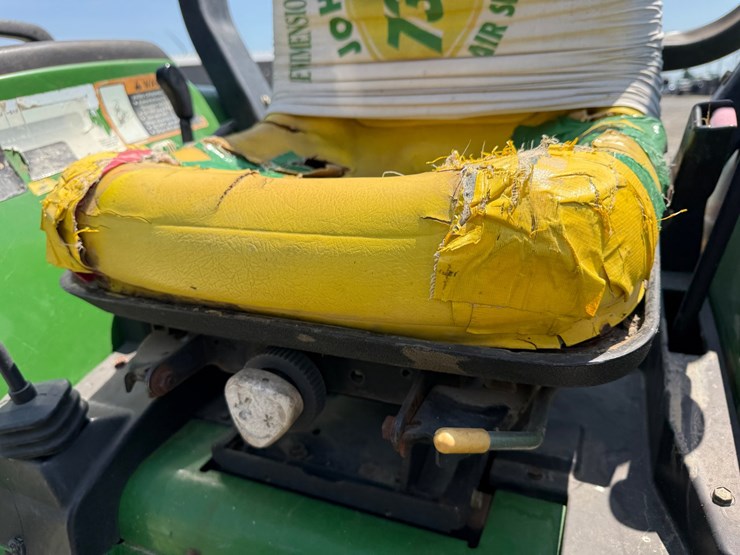 2000-john-deere-4200-image-19