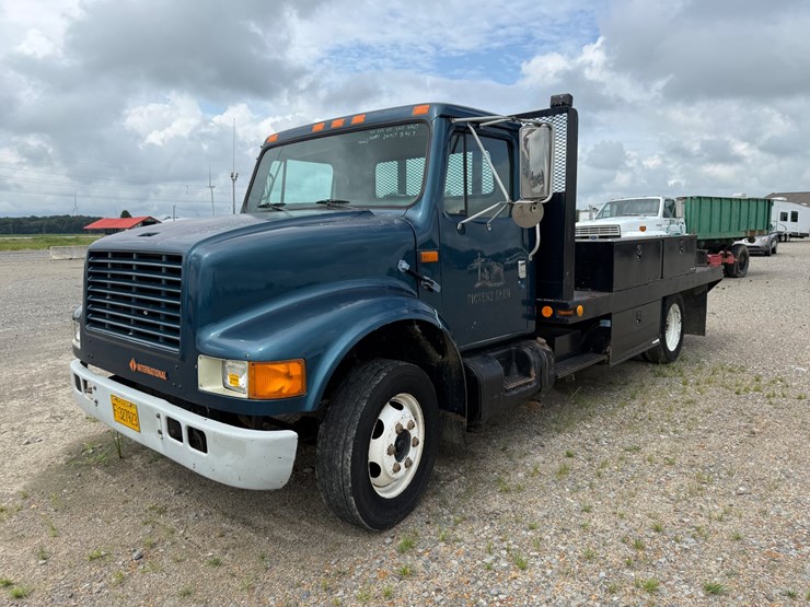 1990-international-4000-image-1