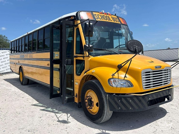 2016-freightliner-b2-image-2