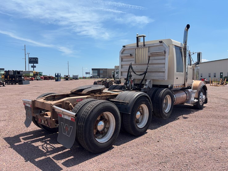 2011-western-star-4900fa-image-5