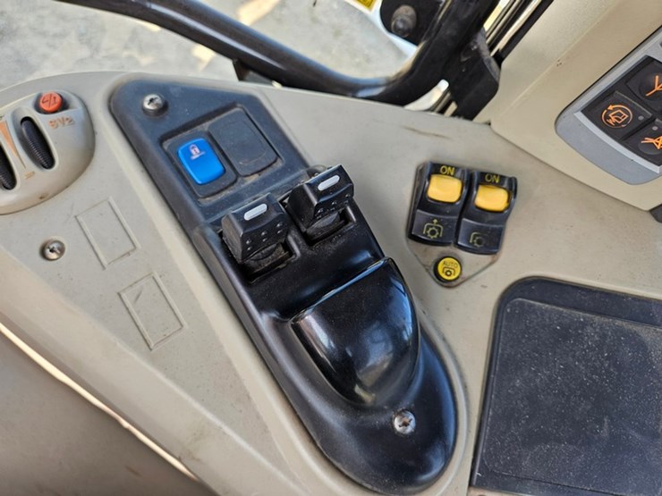 massey-ferguson-7624-image-51