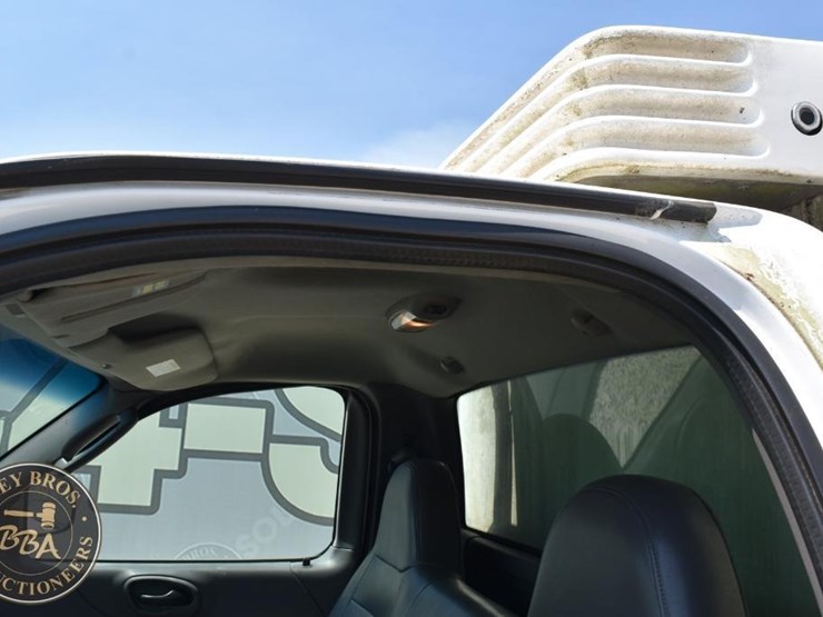 2004-ford-f150-image-17