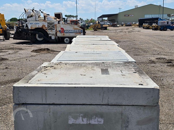 qty.-(6)-precast-concrete-utility-vaults-image-4