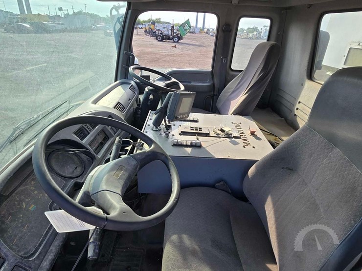 2002-gmc-t7500-image-13