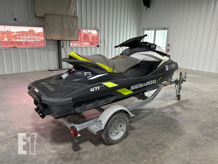 sea-doo-gti-se-personal-watercraft-image-3