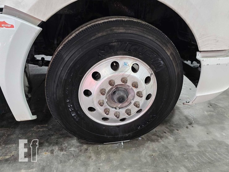 2015-kenworth-t680-image-25