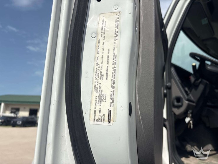 2014-freightliner-114sd-image-5
