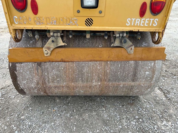 2014-caterpillar-cb34-image-19
