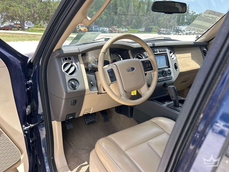 2010-ford-expedition-image-13