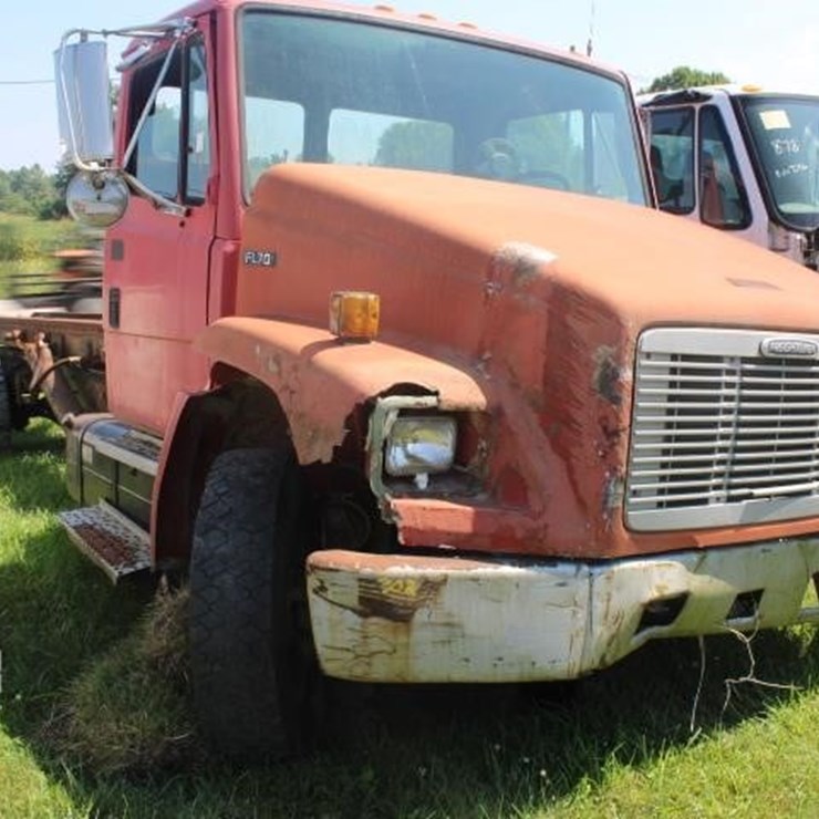 1900 FREIGHTLINER FL70
