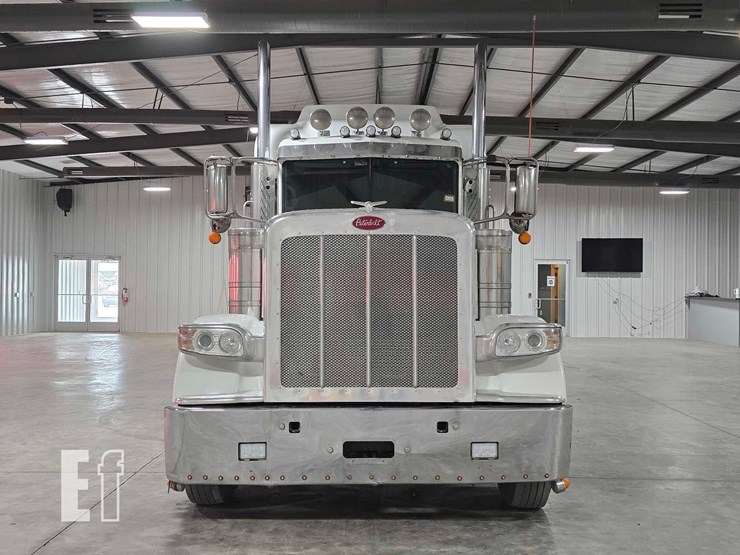 2015-peterbilt-389-image-7