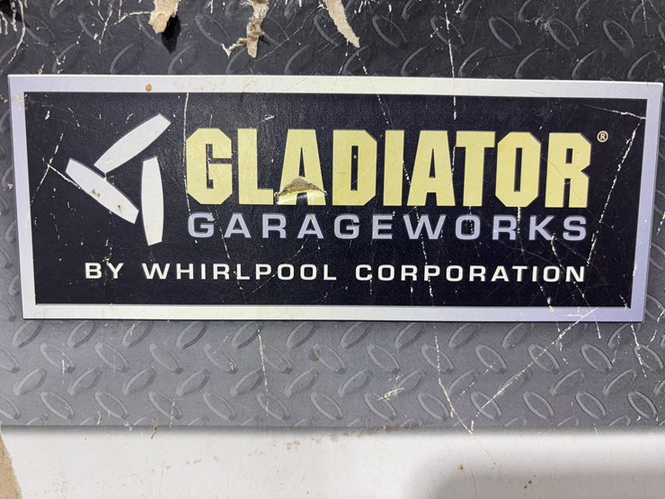 gladiator-garage-works-work-station-image-2