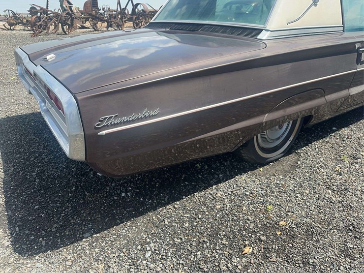 1966-ford-thunderbird-image-16