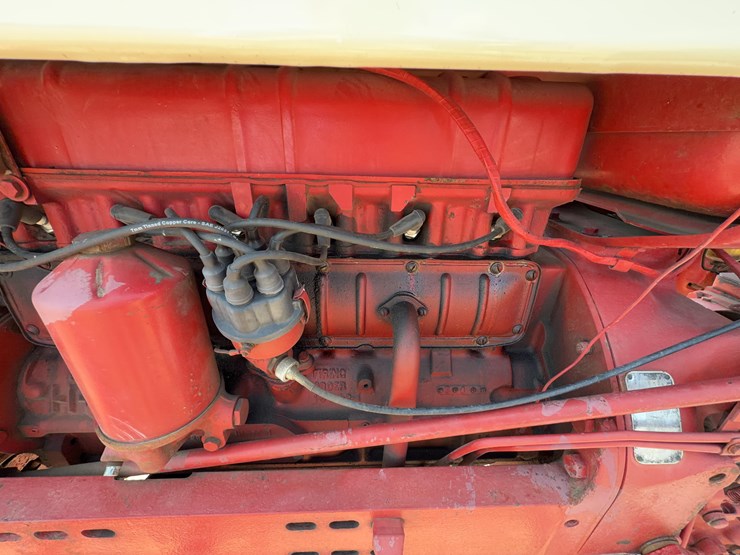 farmall-560-tractor-image-22