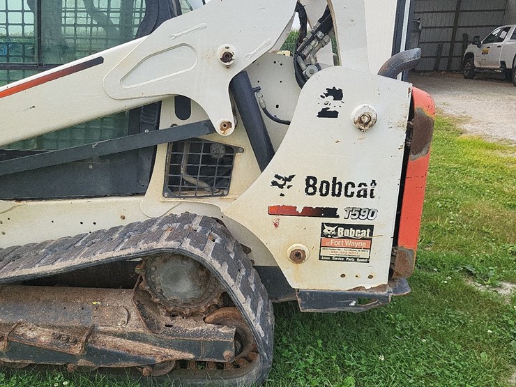 2016-bobcat-t590-skid-loader-image-15