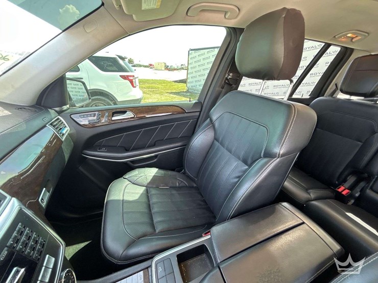 2013-mercedes-benz-gl450-image-19
