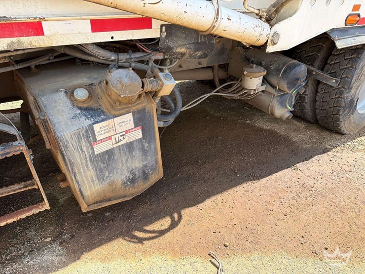 2020-peterbilt-520-heil-28yd-front-loader-garbage-truck-image-19