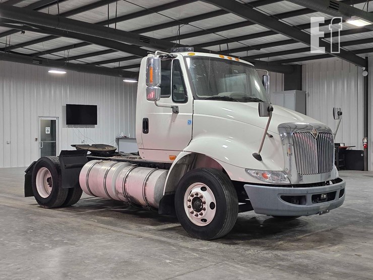 2015-international-transtar-8600-image-2