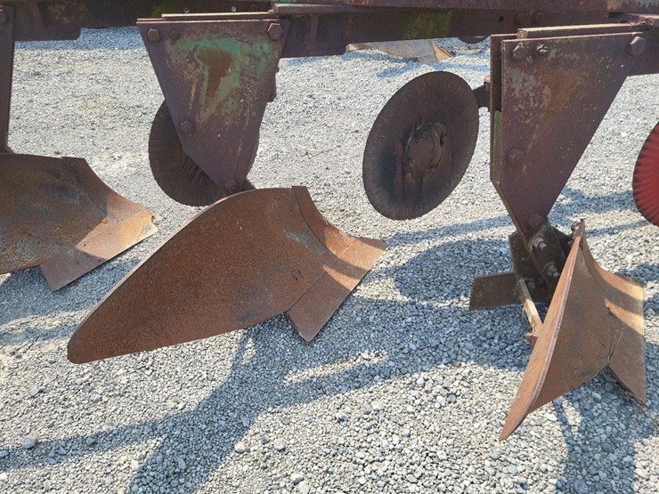 oliver-545-in-furrow--4-bottom-moldboard-plow-w/coulters-image-12