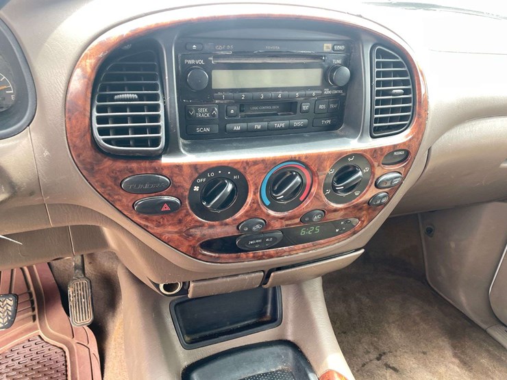 2004-toyota-tundra-image-13