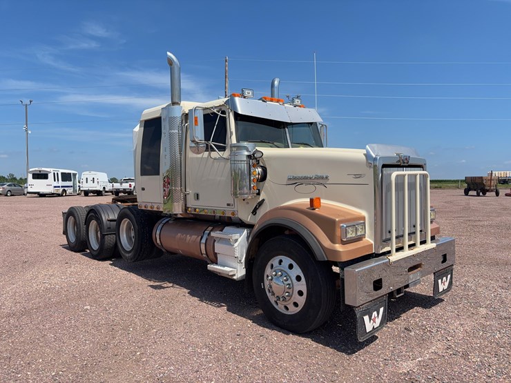2011-western-star-4900fa-image-3