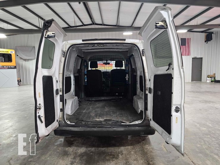 2015-nissan-nv200-image-16