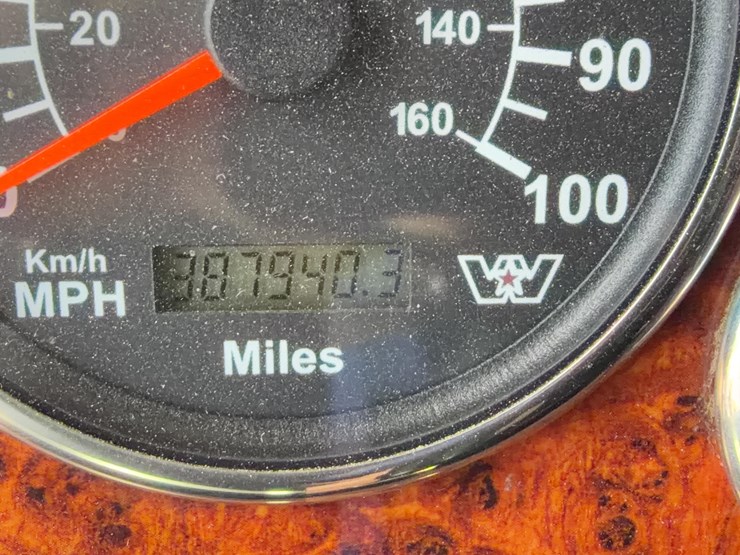 2011-western-star-4900fa-image-57