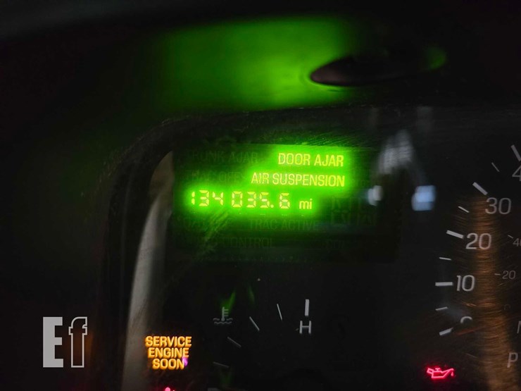 1999-lincoln-town-limousine-image-13