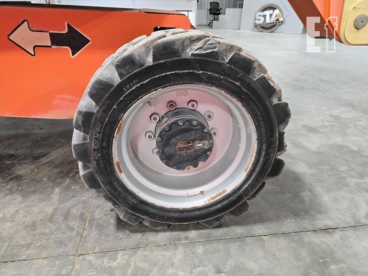 2016-jlg-800aj-image-23