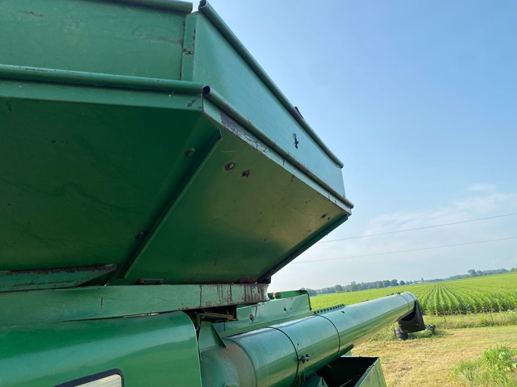 john-deere-9600-4x4-combine-image-11