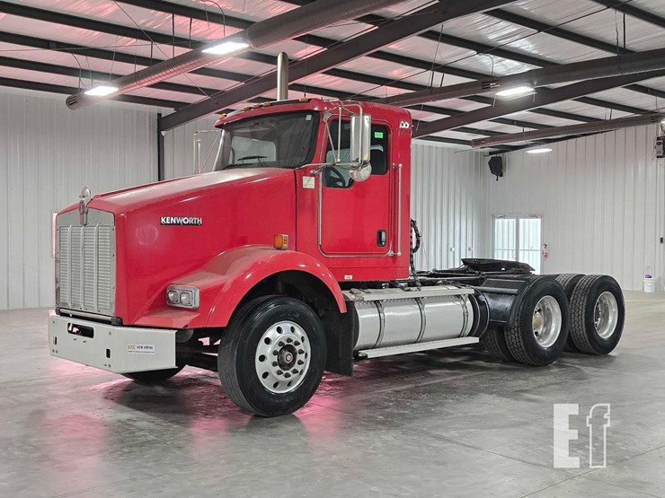 2013-kenworth-t800-image-1
