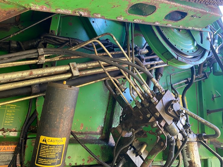 john-deere-9600-4x4-combine-image-31