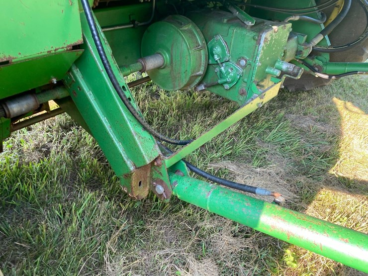 john-deere-9600-4x4-combine-image-65