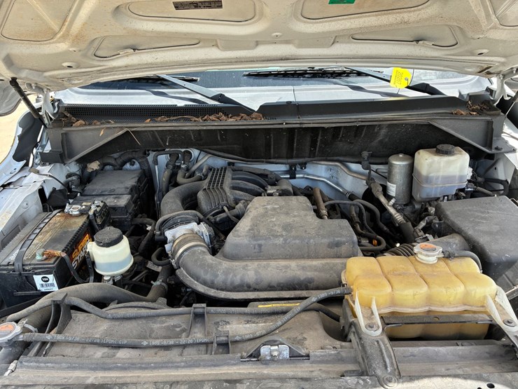 2020-nissan-nv2500-image-14