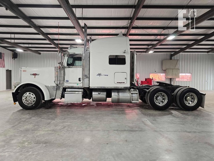 2015-peterbilt-389-image-5