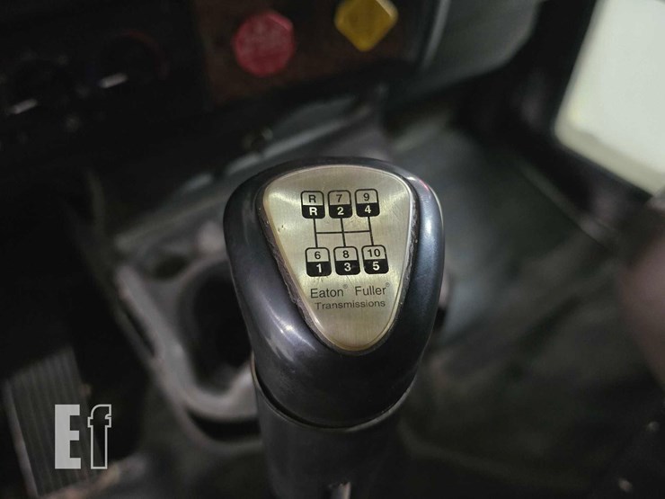 2005-kenworth-t800-image-17