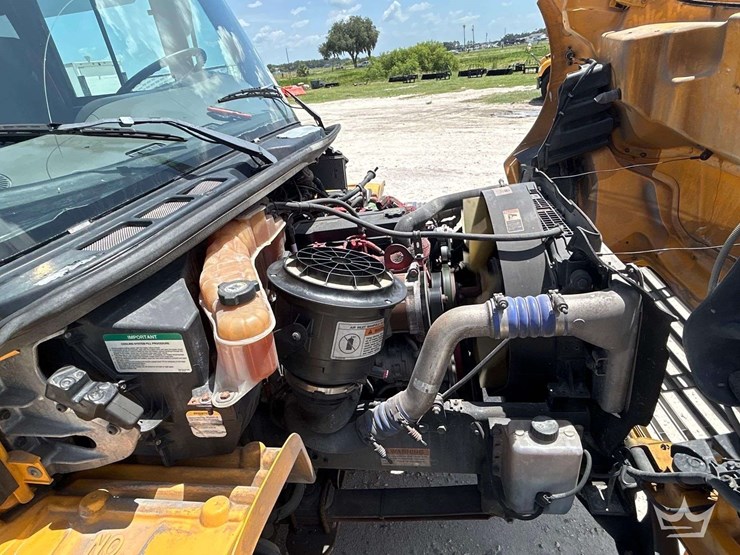 2016-freightliner-b2-image-9