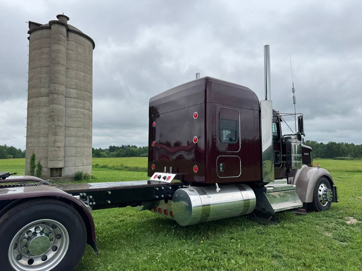 2021-kenworth-w900l-image-7