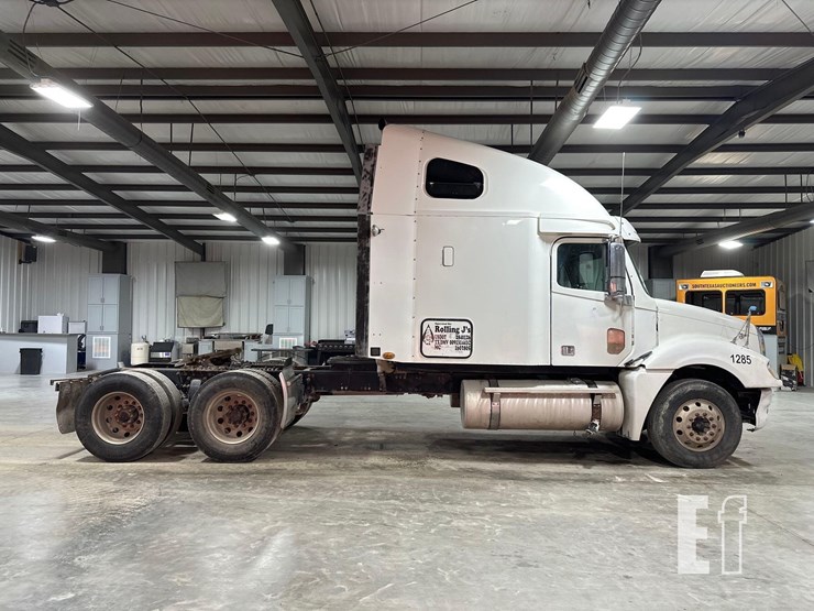 2007-freightliner-columbia-120-image-6