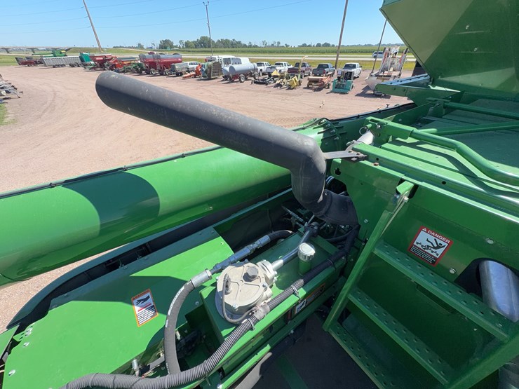 2015-john-deere-s680-image-41